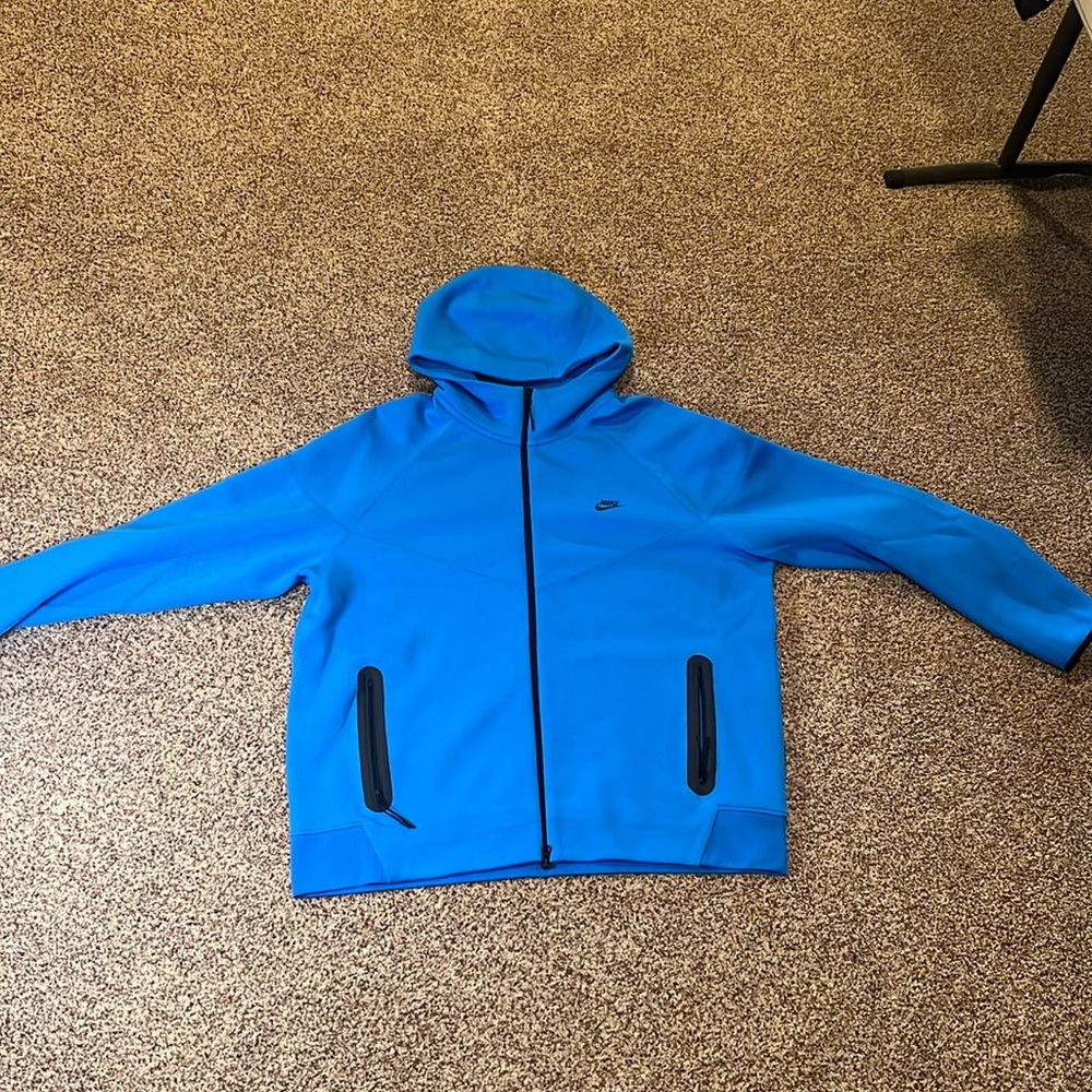 NWOT Nike Tech
